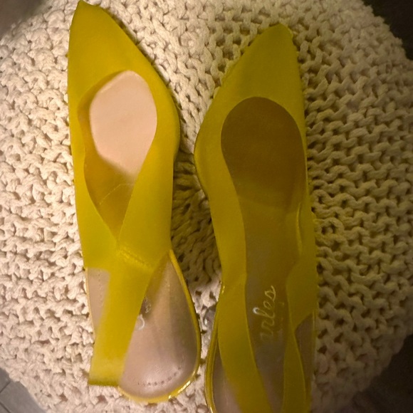Fancy Charles by Charles David yelllow shoes - Picture 2 of 5